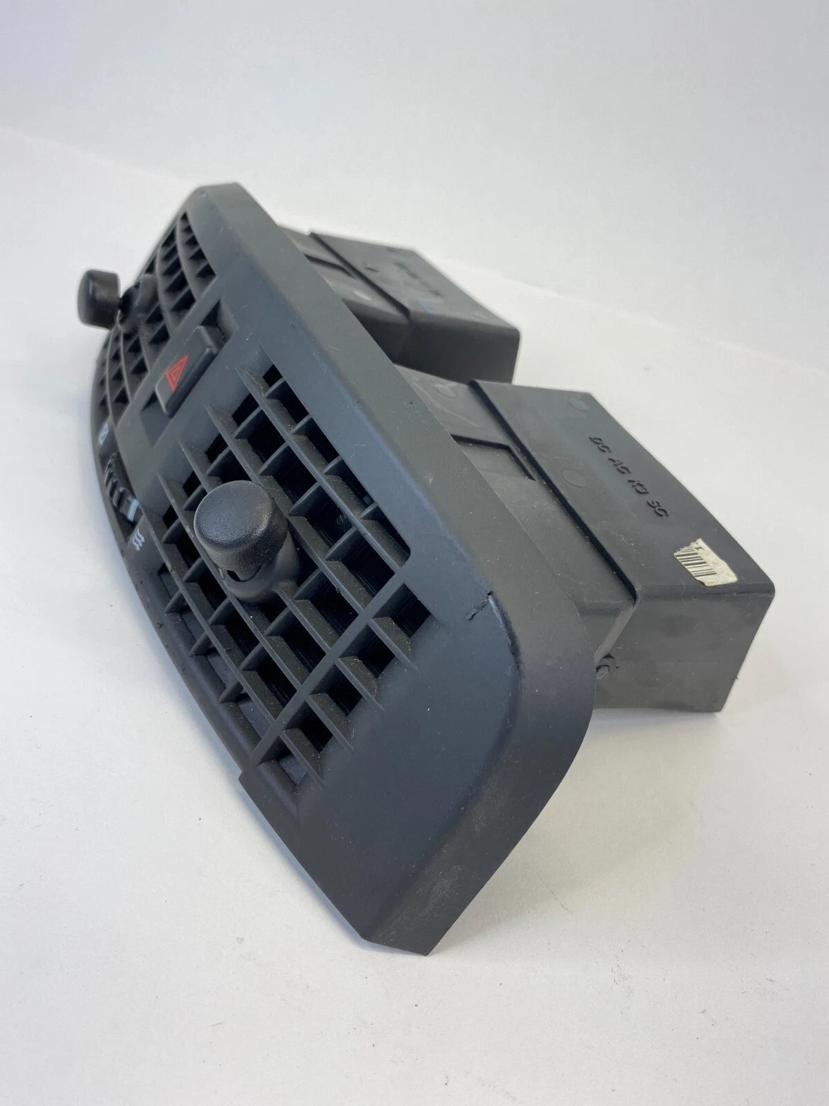 2004-2006 CADILLAC SRX SUV CENTER DASH AC A/C HEATER AIR VENT GRILLE 25703804