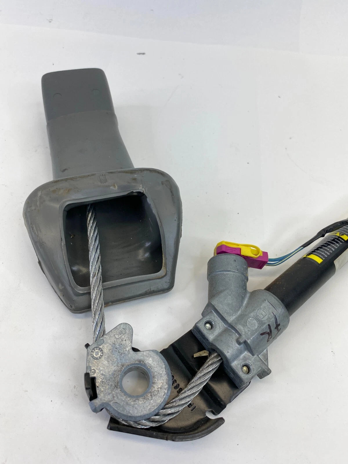 2004 2005 DODGE CARAVAN FRONT RIGHT PASSENGER SIDE SEAT BELT BUCKLE END ASSY OEM