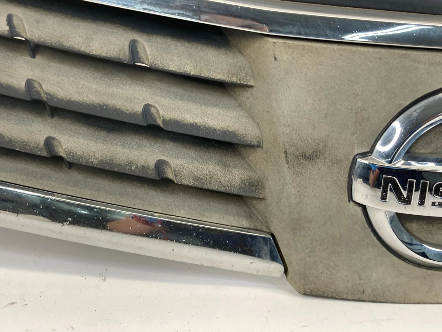 2007-2009 NISSAN VERSA HATCHBACK FRONT UPPER GRILL GRILLE CHROME 62310-EM30A OEM