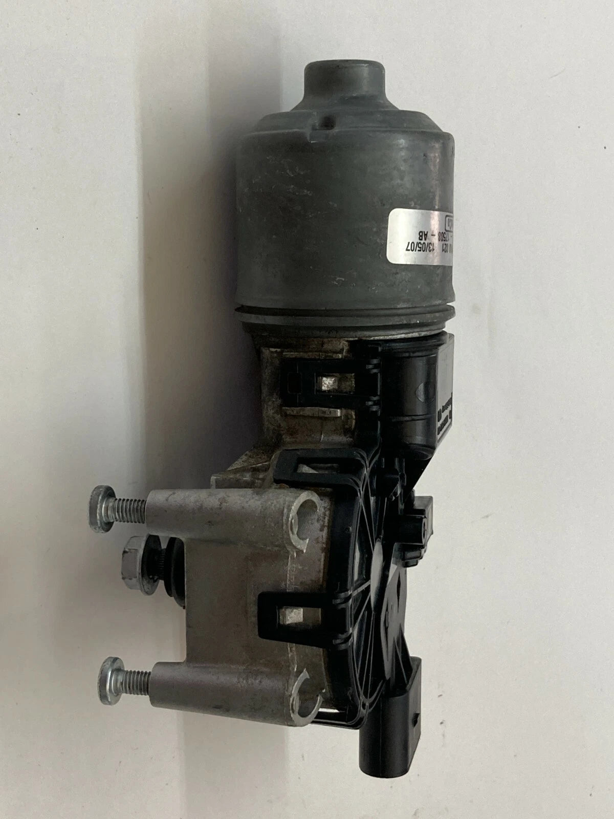 2011-2019 FORD FIESTA SE SEDAN FRONT WINDSHIELD WIPER MOTOR ASSEMBLY OEM