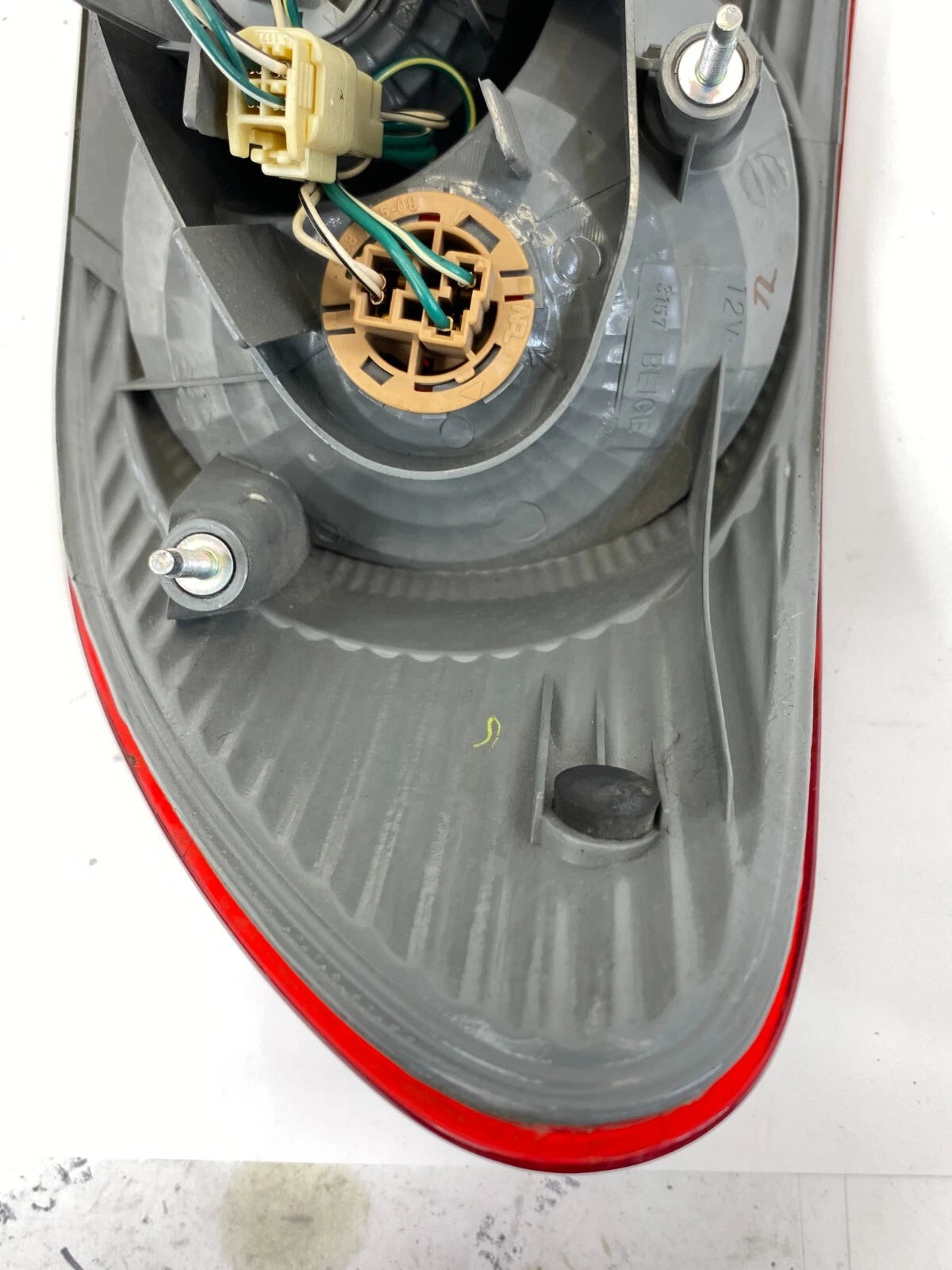 2005-2008 TOYOTA COROLLA SEDAN REAR LEFT SIDE OUTER TAILLIGHT TAILLIGHT LAMP OEM