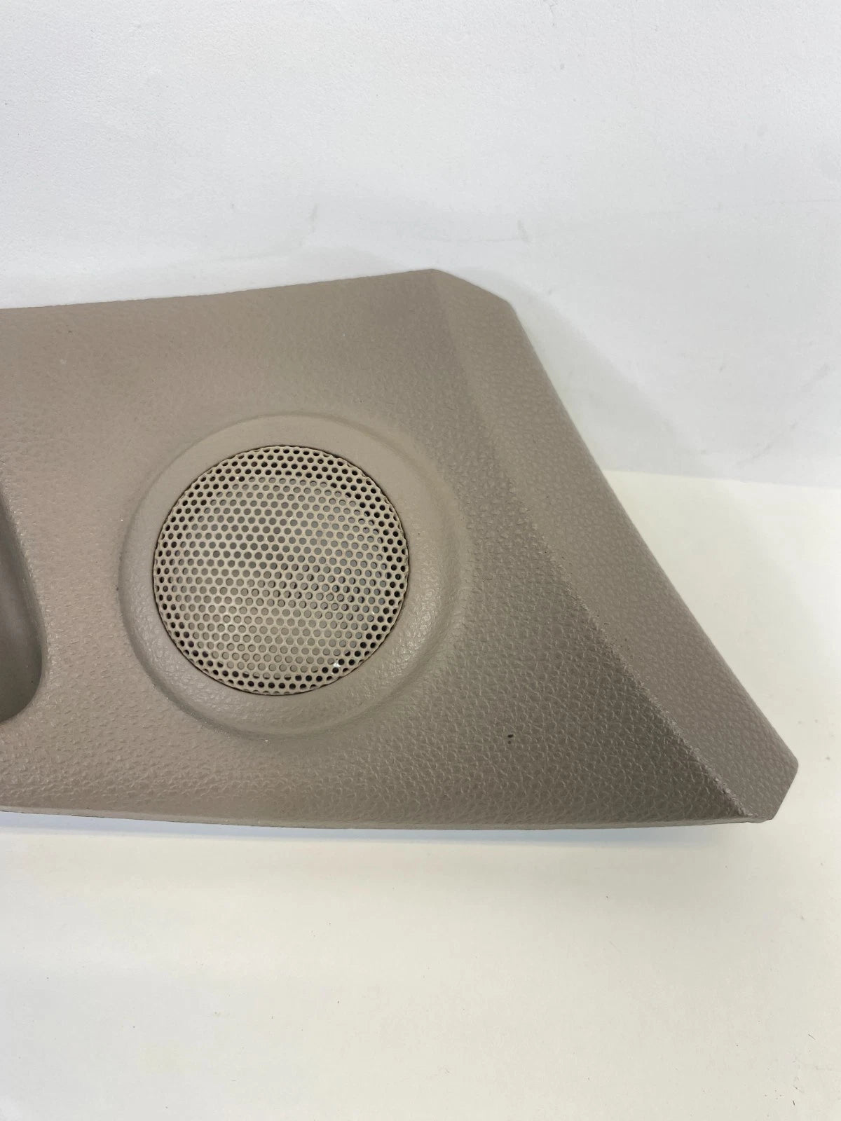 2005-2010 KIA SPORTAGE FRONT RIGHT INSIDE DOOR HANDLE TRIM BEZEL 82621-1F010