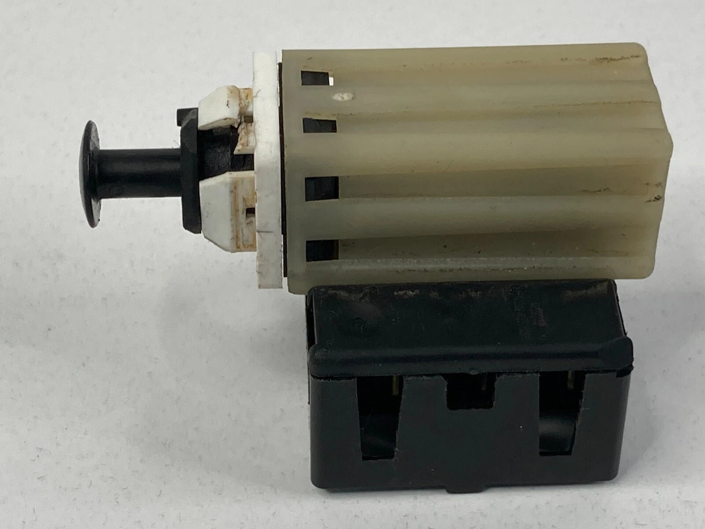 2009-2014 DODGE AVENGER 09-17 PATRIOT BRAKE LIGHT STOP LAMP SWITCH 56054001AB