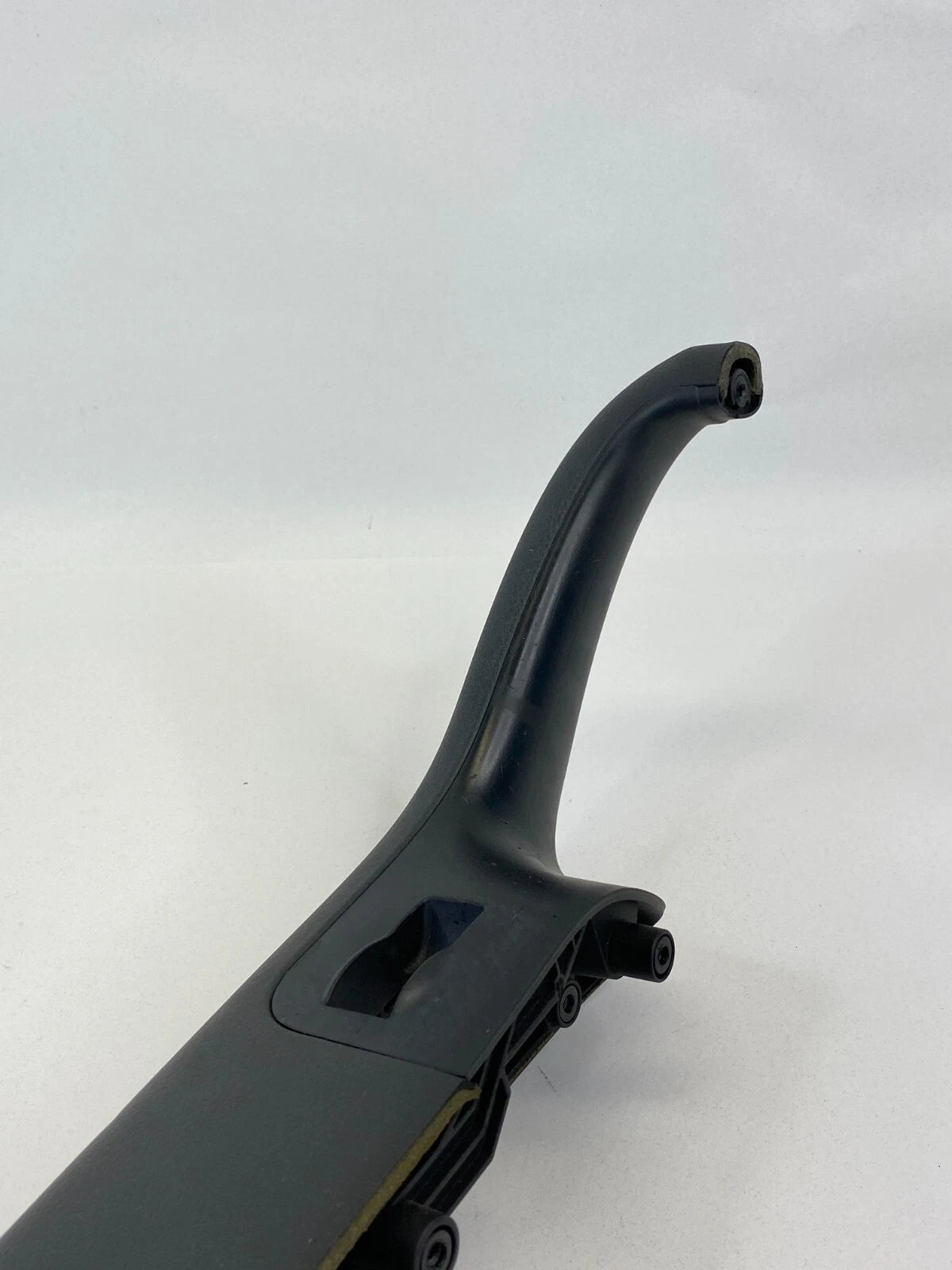 2002-2008 AUDI A4 FRONT RIGHT SIDE INTERIOR DOOR PULL HANDLE ARMREST 8E1867162B