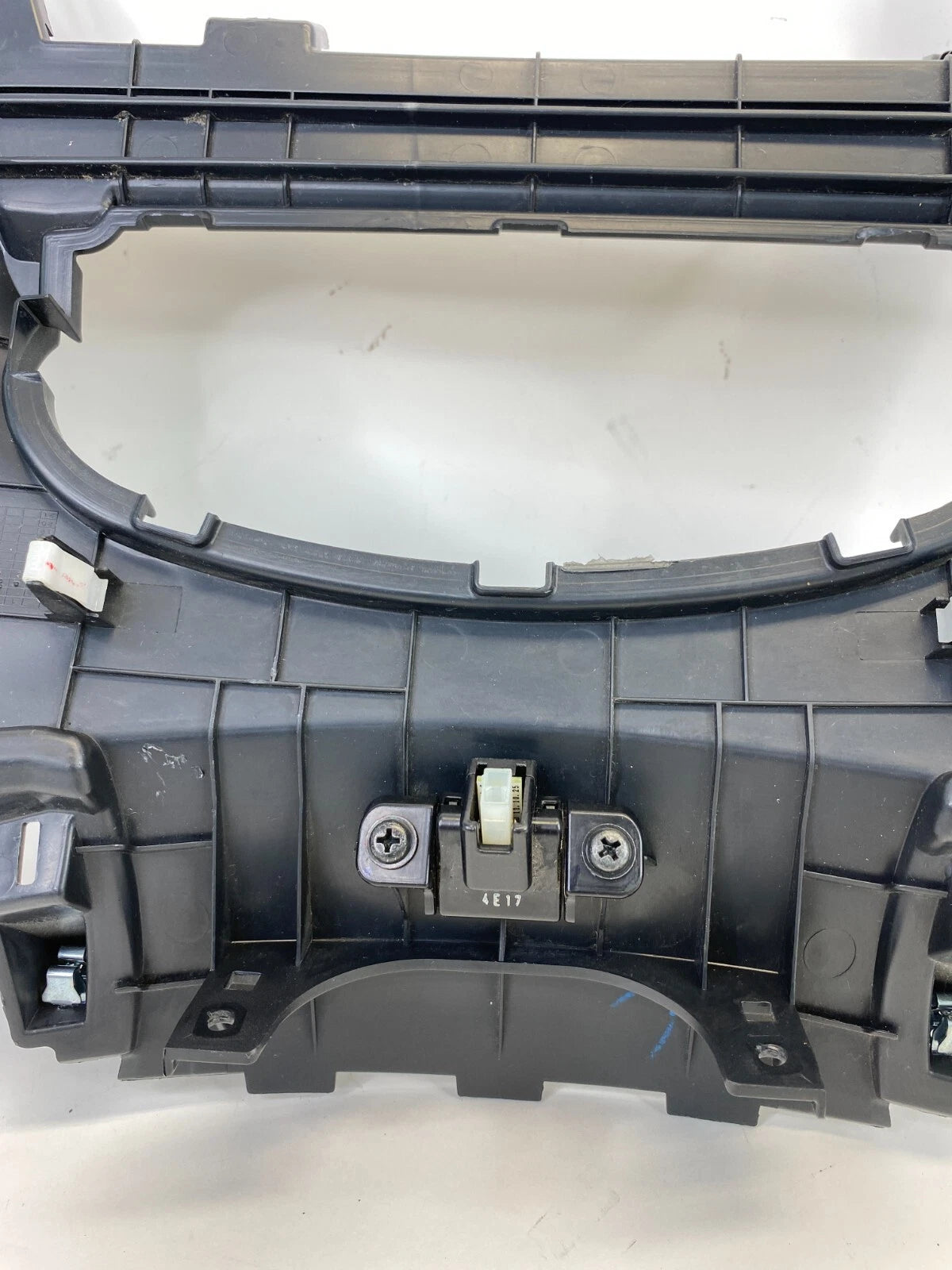2013-2019 HYUNDAI SANTA FE DASH CENTER PANEL COVER BEZEL TRIM 84770-2W000 OEM