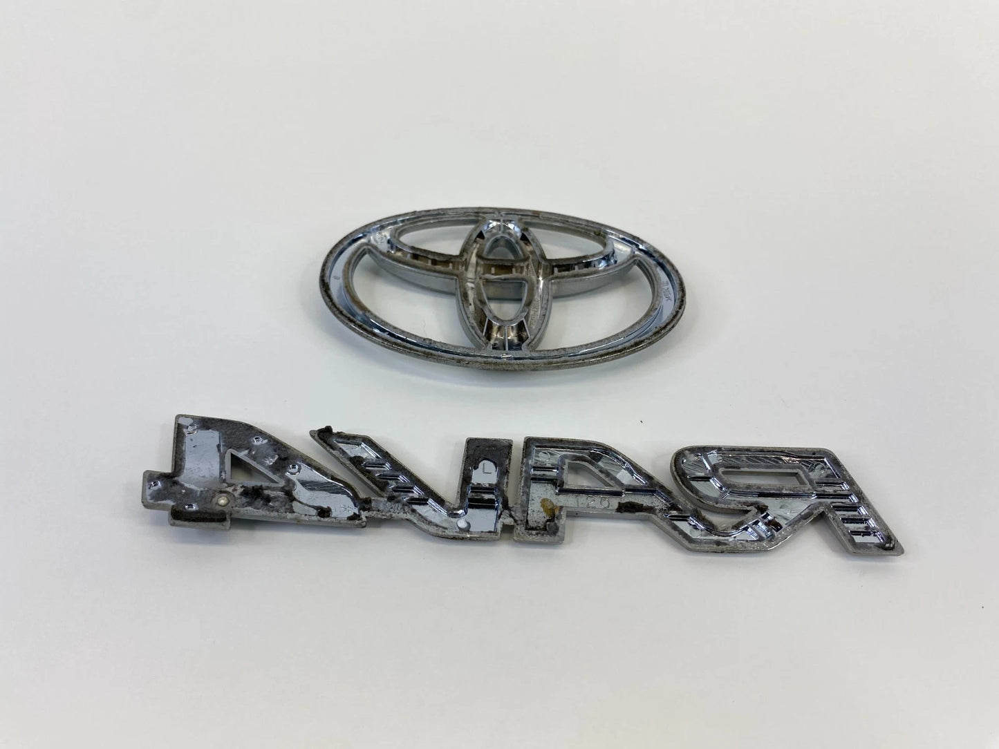 2006-2012 TOYOTA RAV4 REAR BACK TAILIGATE TAIL GATE EMBLEM NAMEPLATE LOGO OEM