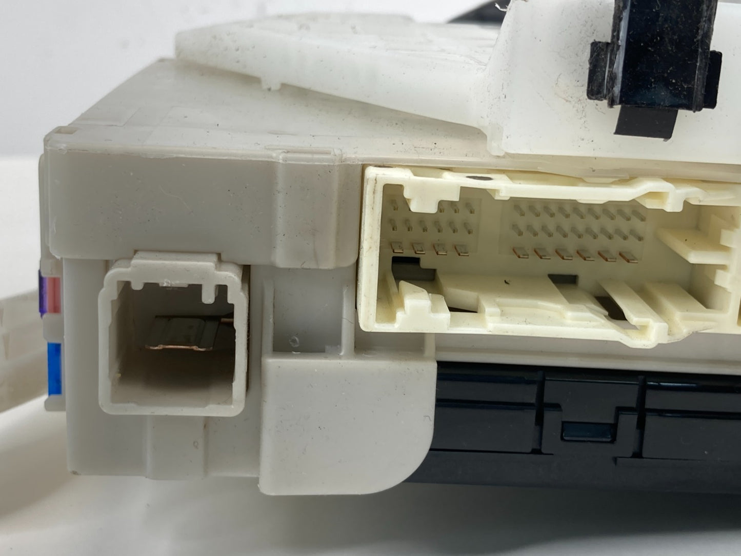 2010 Toyota Prius 1.8L AT Multiplex Network Body Control Module 89221-47120 OEM