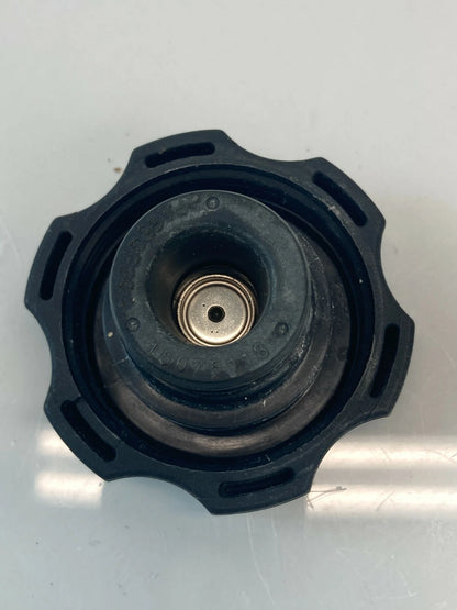 2005-2010 CADILLAC STS ENGINE RADIATOR FLUID COOLANT RESERVOIR TANK CAP 15075118