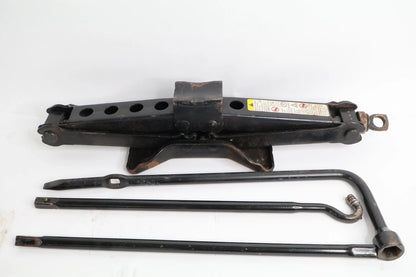 2006-2010 HUMMER H3 SPARE TIRE WHEEL SCISSOR JACK TOOL KIT W BAG 15897196 OEM