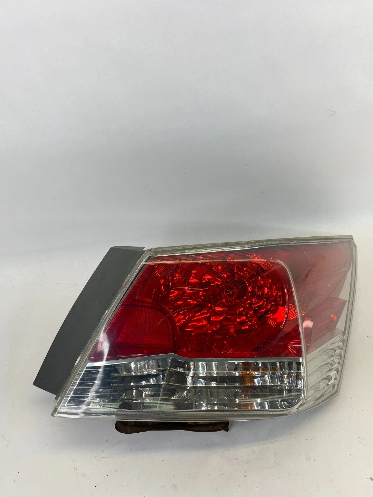 2008-2012 HONDA ACCORD SEDAN RIGHT PASSENGER TAIL LIGHT TAILLIGHT TAIL LAMP