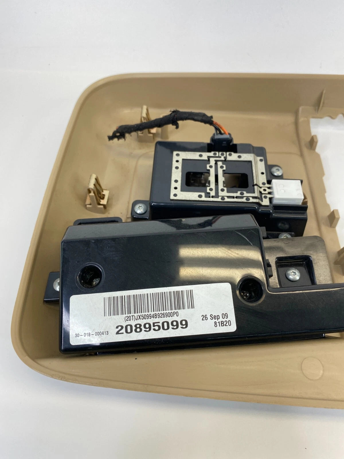 08-17 BUICK ENCLAVE UPPER REAR ROOF CONSOLE DVD SCREEN BEZEL TRIM ASSEMBLY