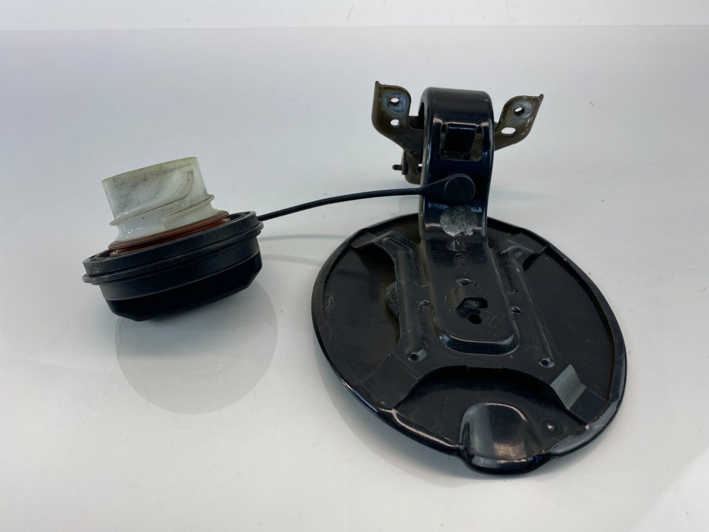 08 09 10 11 Ford Focus Fuel Filler Door Gas Lid Cover W/ Tank Cap UA Ebony OEM