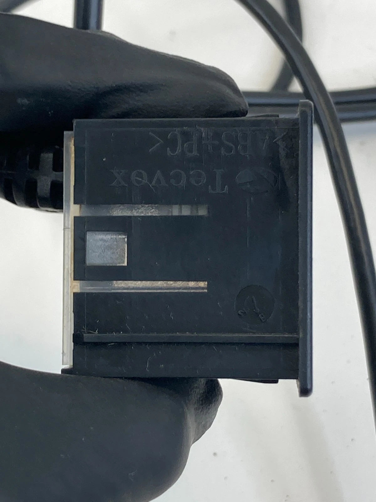 2013-2016 Dodge Dart Center Console USB Auxiliary Port Socket 68086690AE OEM