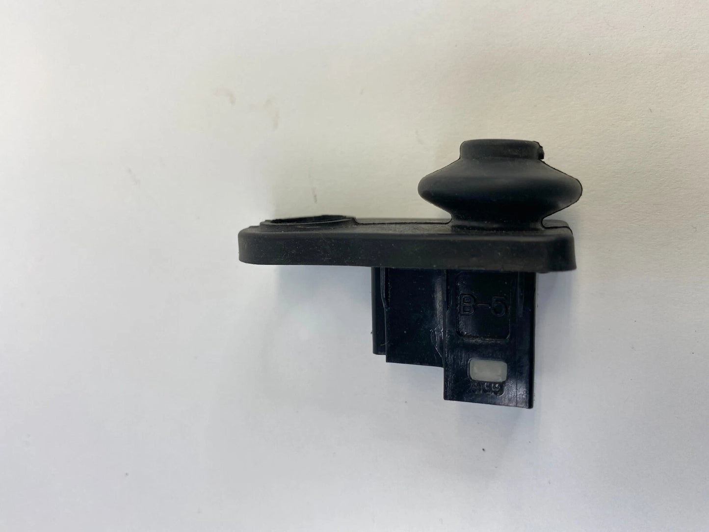 2010-2013 KIA FORTE REAR RIGHT DOOR AJAR LIGHT JAMB COURTESY CONTROL SWITCH OEM