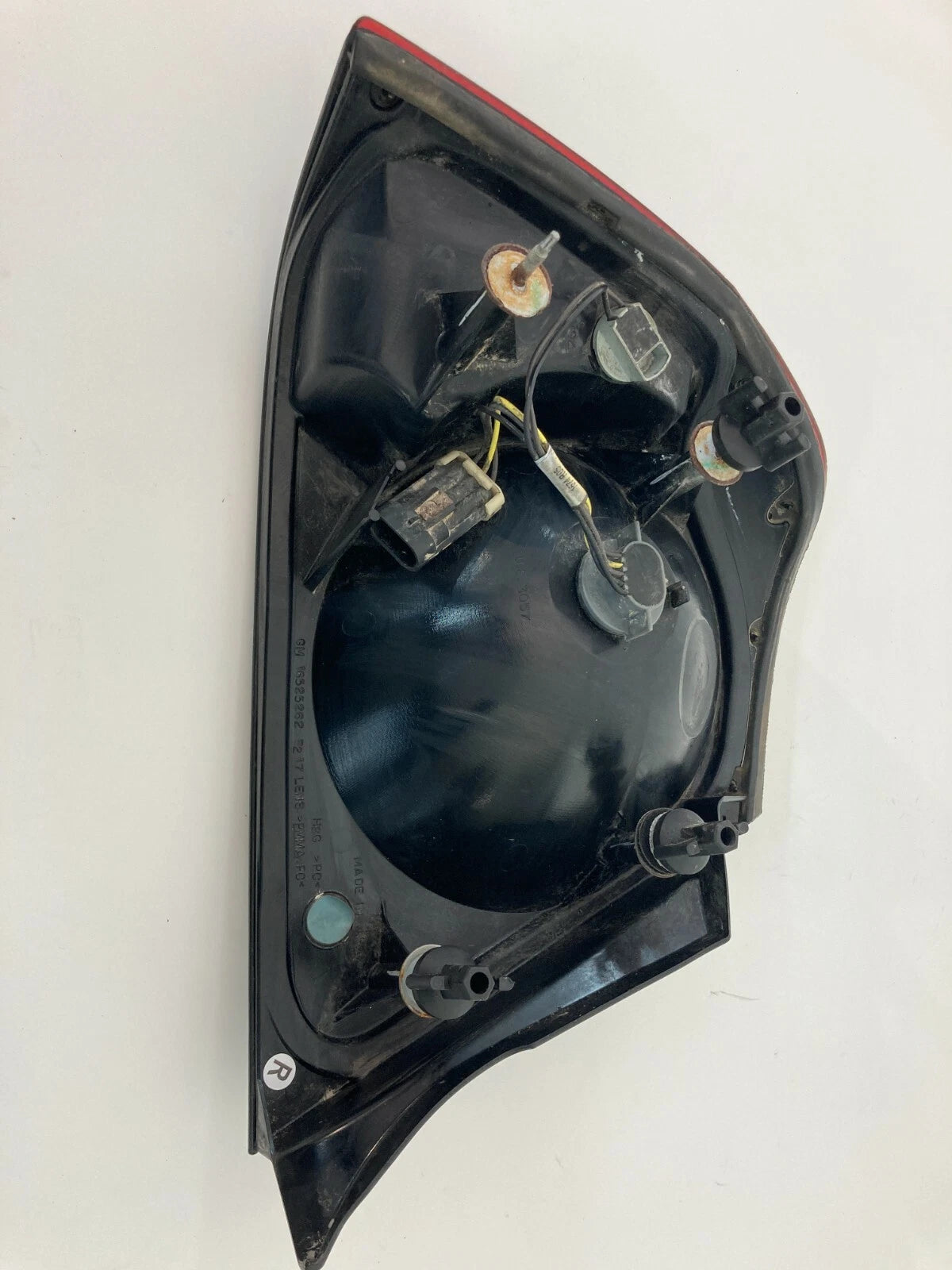 2000-2004 CHEVROLET IMPALA REAR RIGHT PASSENGER OUTER TAIL LIGHT 16525262 OEM