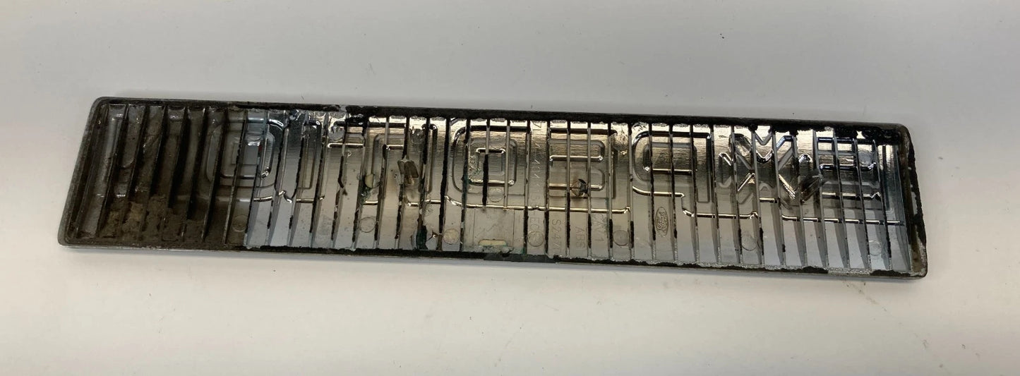 2007-2014 FORD EXPEDITION EL FRONT FENDER LOGO NAMEPLATE EMBLEM 7L14-4043156-E0