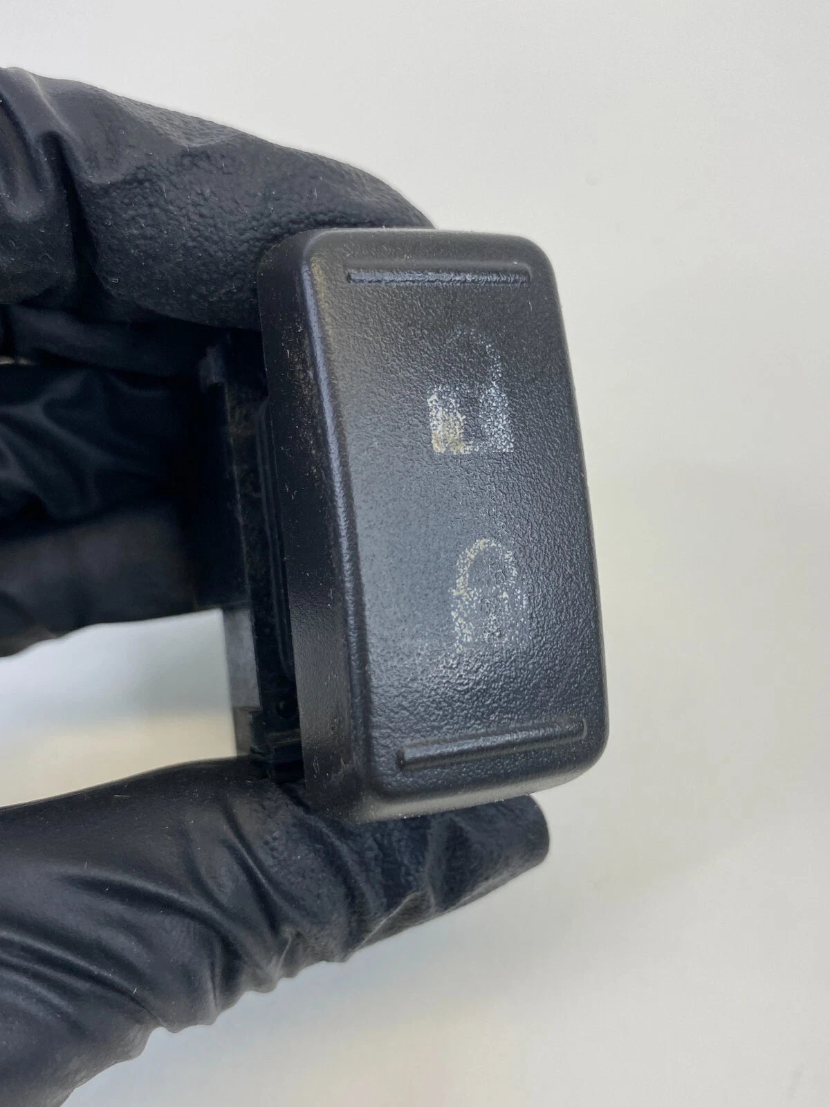 2007-2009 SUZUKI XL-7 FRONT LEFT DRIVER SIDE DOOR LOCK CONTROL SWITCH BUTTON OEM