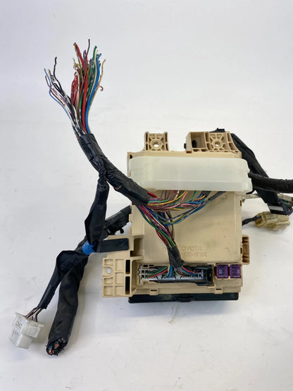 04-06 TOYOTA SOLARA COUPE 2.4L AT INTERIOR CABIN UNDER DASH FUSE RELAY BOX OEM
