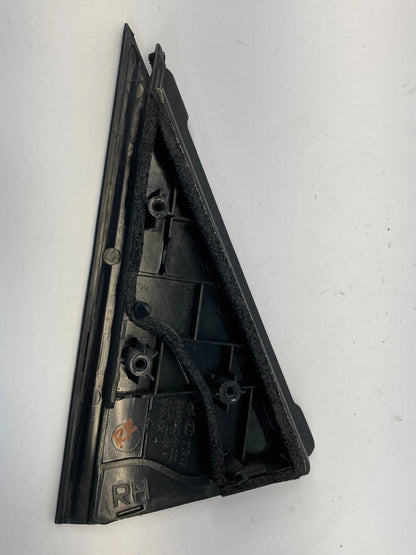 09 10 HYUNDAI ELANTRA REAR LEFT BACK DOOR INNER DELTA CORNER TRIM OEM 839102H001