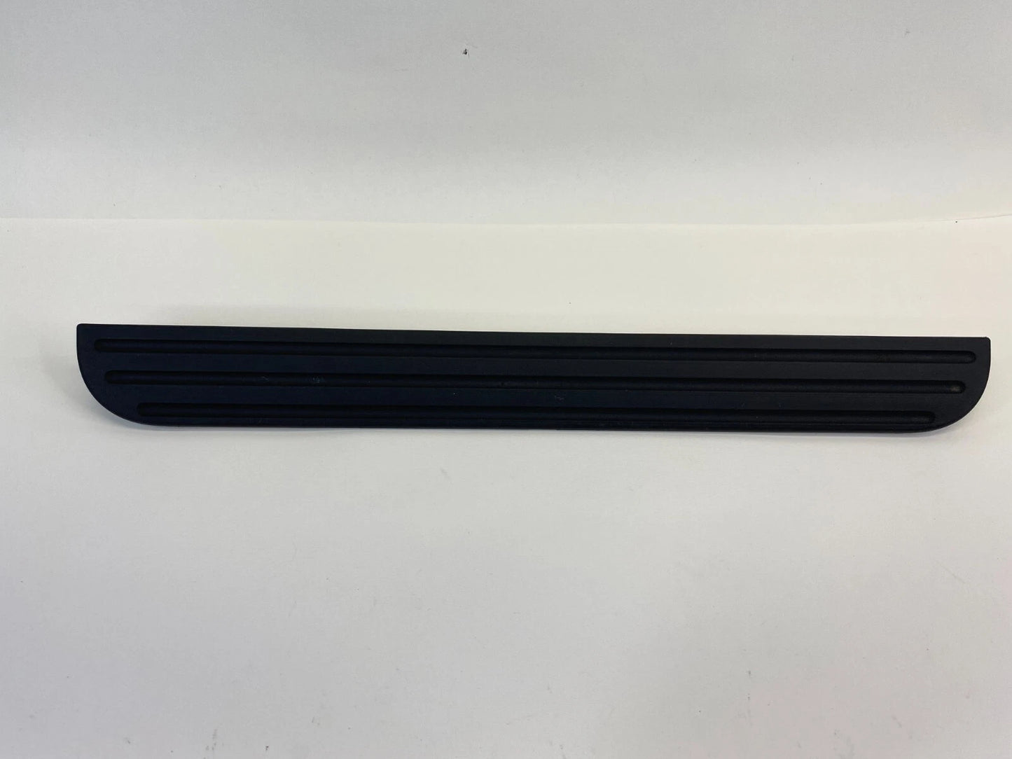 06-12 TOYOTA RAV4 FRONT RIGHT SIDE DOOR SCUFF PLATE TRIM PANEL BEZEL 67911-42030