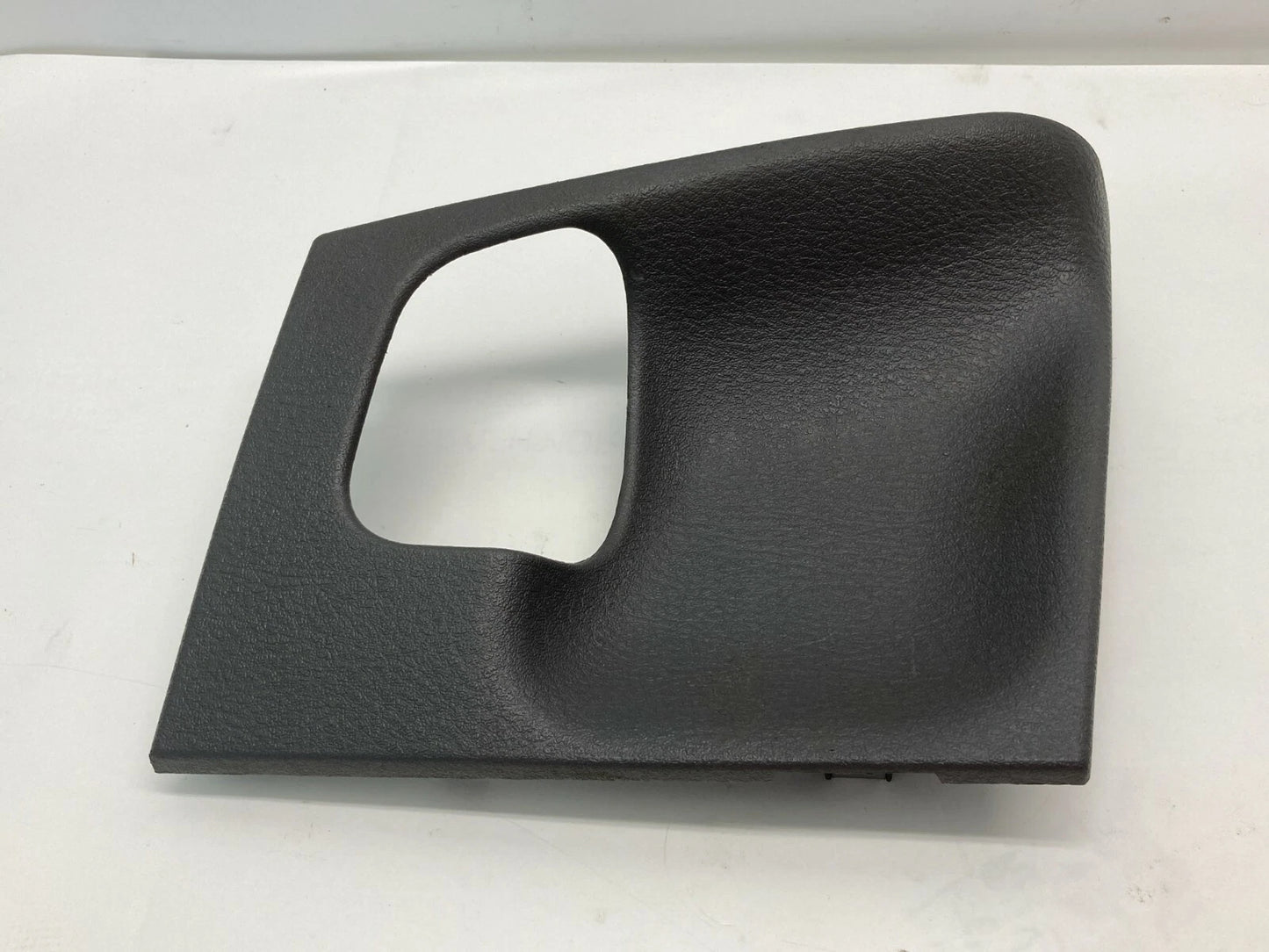02-05 FORD EXPLORER FRONT LEFT INNER DOOR HANDLE COVER BEZEL TRIM 78226A01ADW