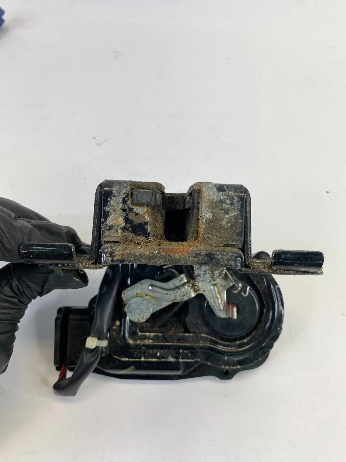 2010-2015 TOYOTA PRIUS REAR TRUNK LIFTGATE LOCK LATCH ACTUATOR RELEASE OEM