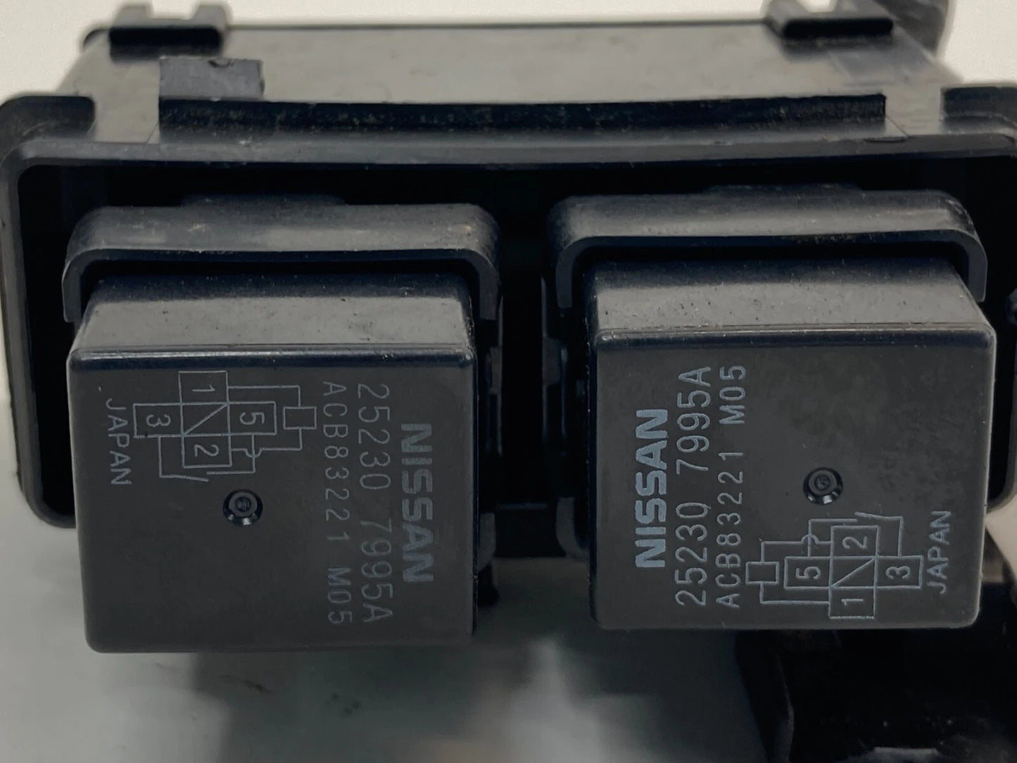 2012 12 INFINITI G37 SEDAN 3.7L A/T SMALL FUSE RELAY BOX FUSEBOX ACB83221 OEM