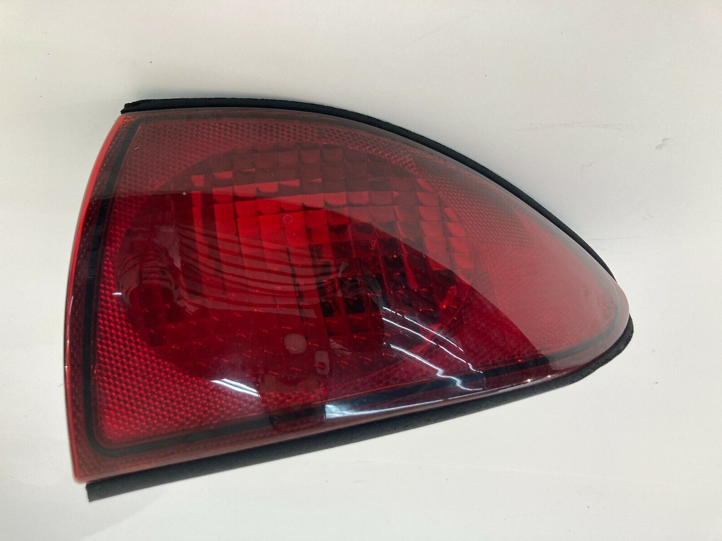 2000 2001 2002 Chevy Cavalier Rear Right Side Tail Light Outer Taillight Lamp