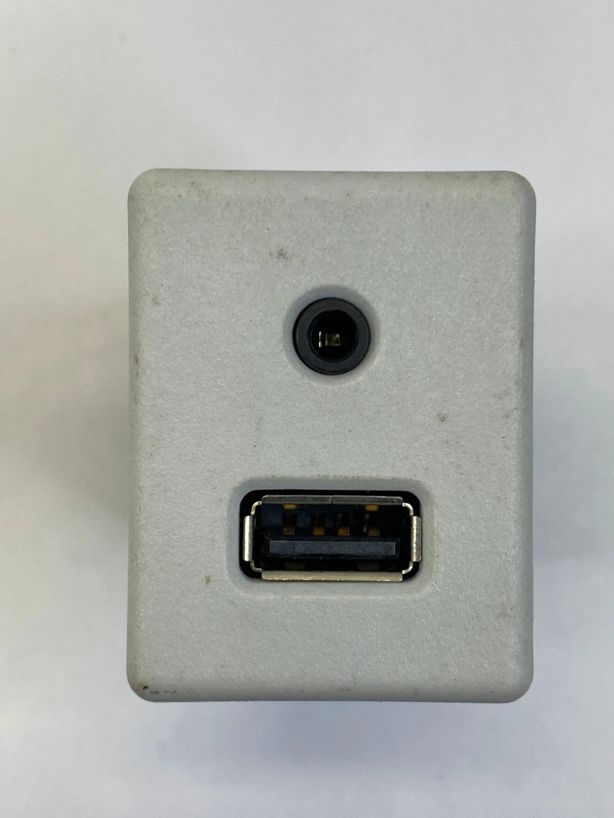 2012-2017 CHEVROLET EQUINOX USB AUX AUDIO PORT MODULE FRONT OEM FACTORY 22836649