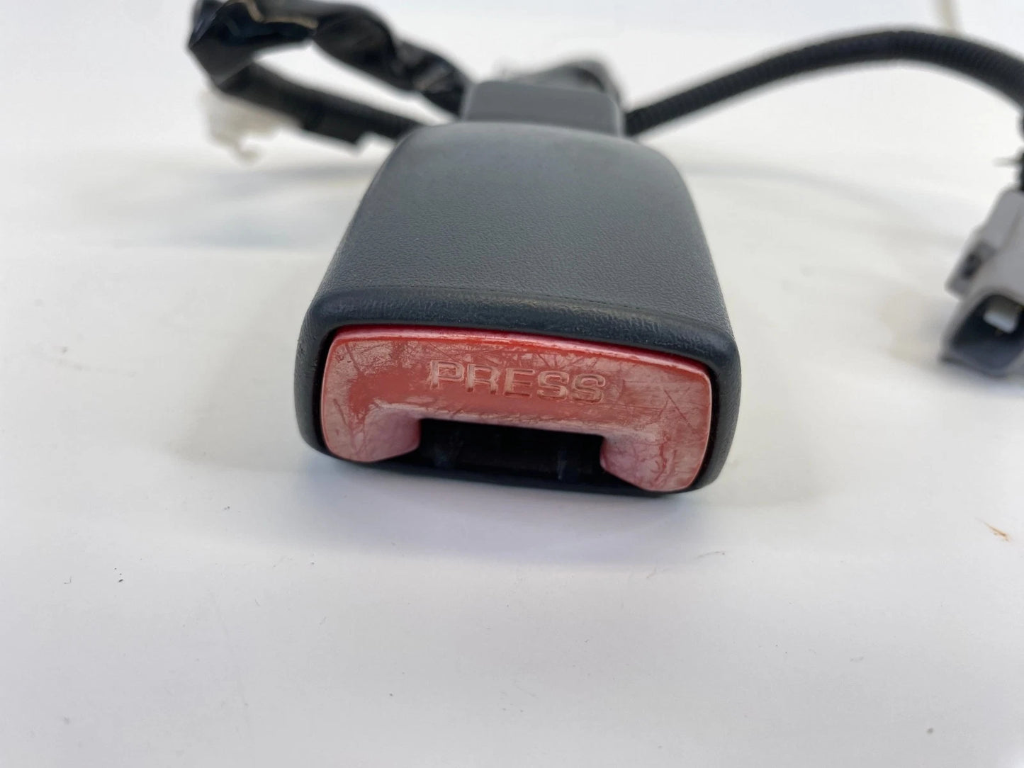 2005-2008 Pontiac Vibe Front Right Seat Belt Buckle 56458-A OEM