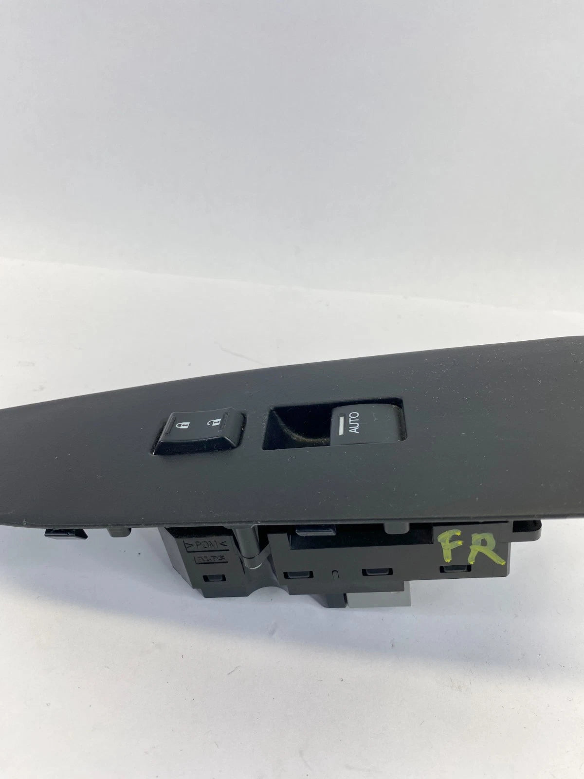 2011-2017 HONDA ODYSSEY FRONT RIGHT DOOR POWER WINDOW CONTROL SWITCH BEZEL