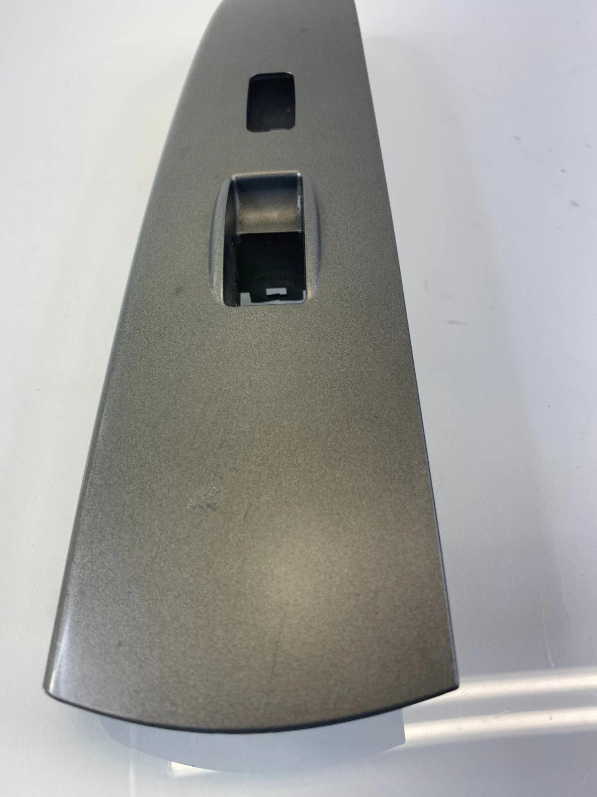 04-09 TOYOTA PRIUS FRONT RIGHT PASSENGER WINDOW SWITCH BEZEL TRIM OEM 7423147090