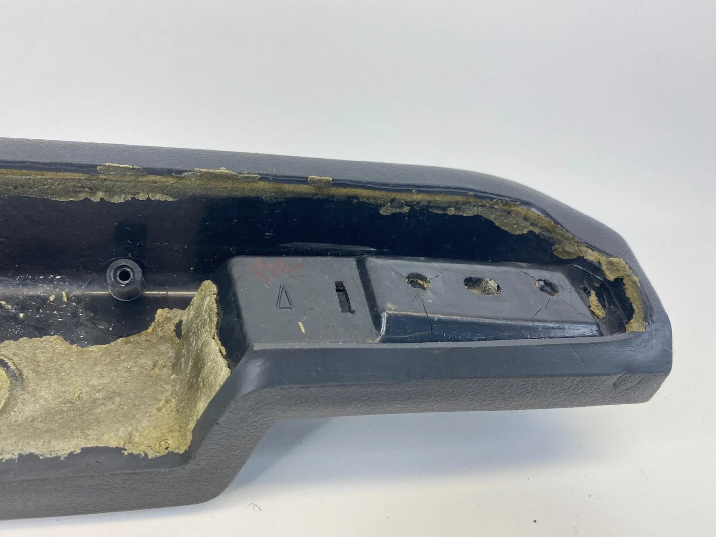 2001 2002 CHEVROLET CHEVY S10 REAR LEFT SIDE DOOR ARMREST PULL HANDLE OEM