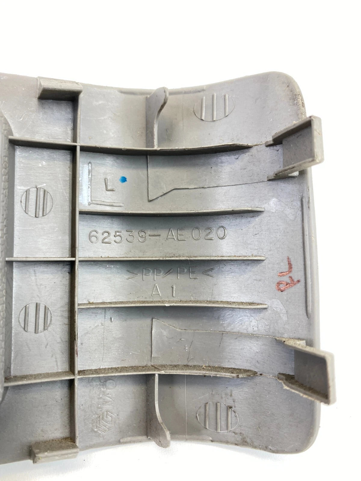 04-10 TOYOTA SIENNA REAR LEFT INNER COURTESY LIGHT COVER TRIM 62539-AE020 OEM