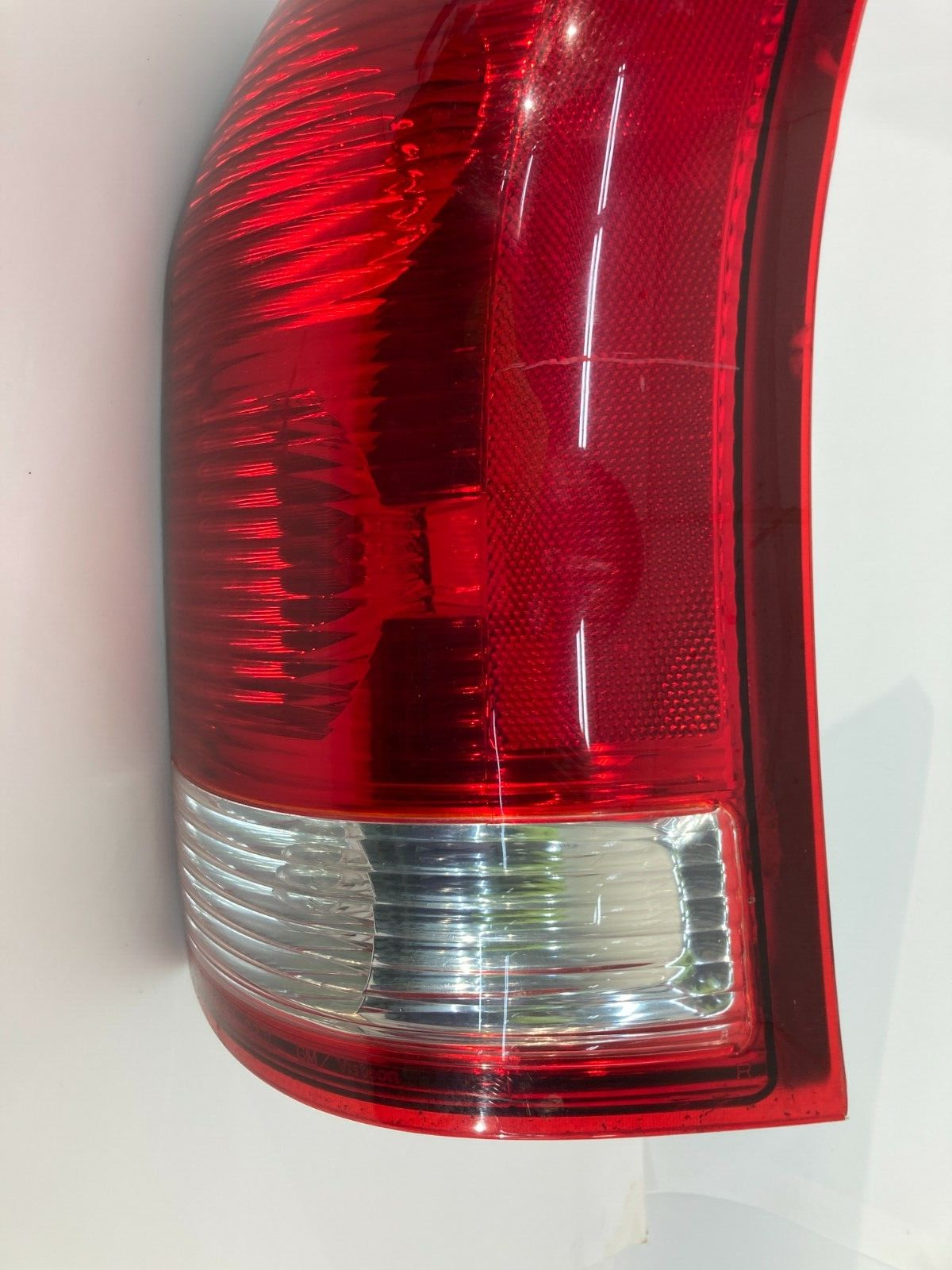 2002-2007 Saturn Vue Rear Right Passenger Tail Light Taillight Taillamp 15851056