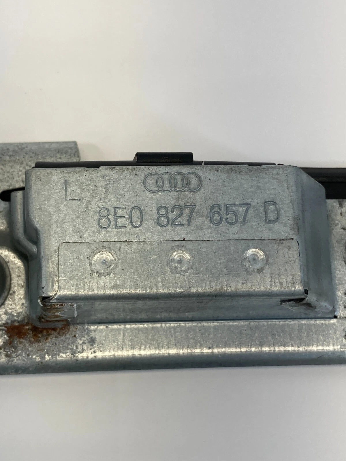 04-11 AUDI A4 A6 QUATTRO RR TRUNK LICENSE LIGHT LAMP BEZEL MOLDING 8E0807430 OEM