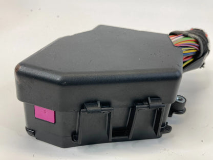 1998-2004 AUDI A6 QUATTRO A6 2.8L A/T DASH SIDE FUSE RELAY BOX ASSEMBLY OEM