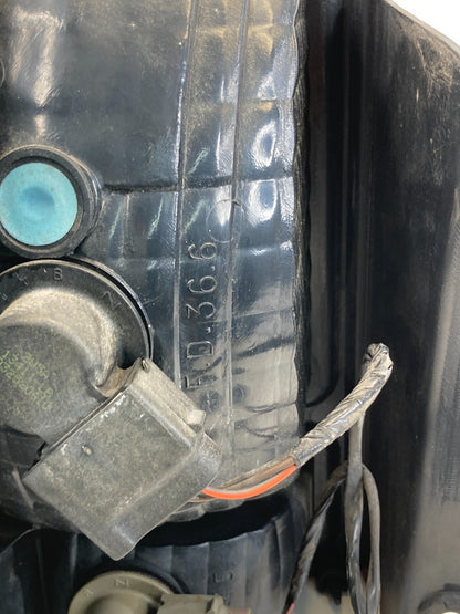 2003-2006 Ford Expedition Rear Right Side Taillight Tail Lamp Assy 2LIX-I3B504-A