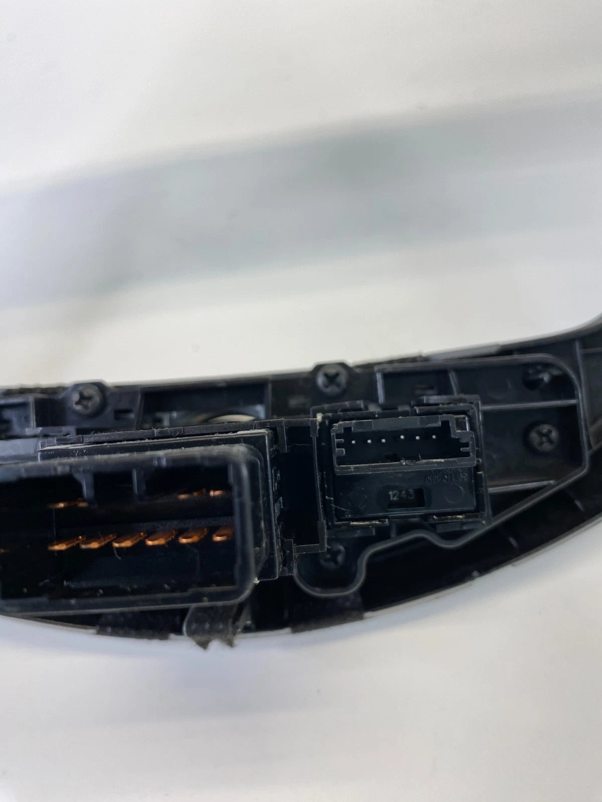 2012-2017 HYUNDAI ACCENT DASH RADIO BEZEL TRIM W/ AIR VENTS HAZARD SWITCH BUTTON