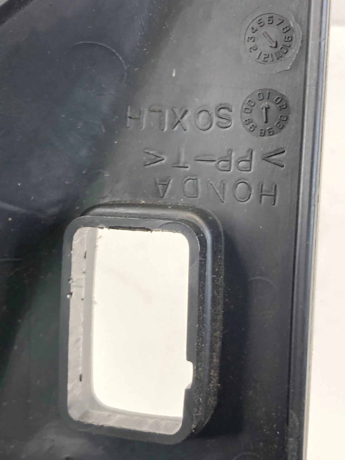 99-04 HONDA ODYSSEY CENTER DASH RADIO AC CLIMATE CONTROL BEZEL TRIM 77250-S0X-A0