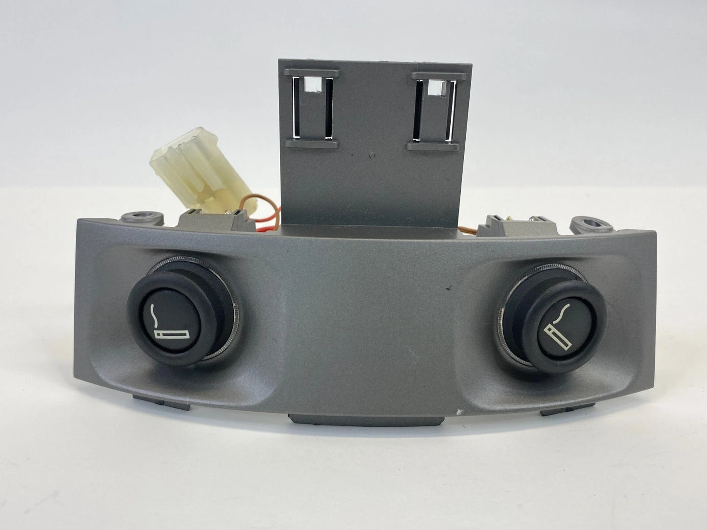 02-05 BMW 745I REAR CENTER CONSOLE CIGARETTE LIGHTER POWER OUTLET 51167002402