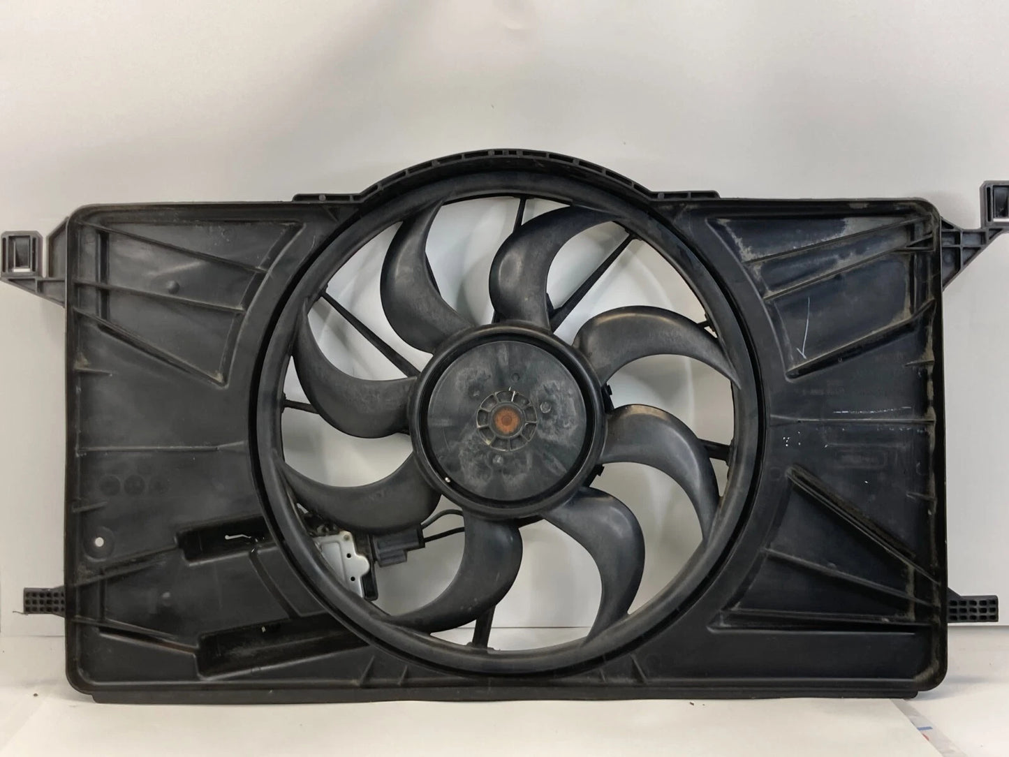 12-18 FORD FOCUS 2.0L ENGINE RADIATOR COOLING FAN MOTOR ASSY CV61-8C607-BA OEM