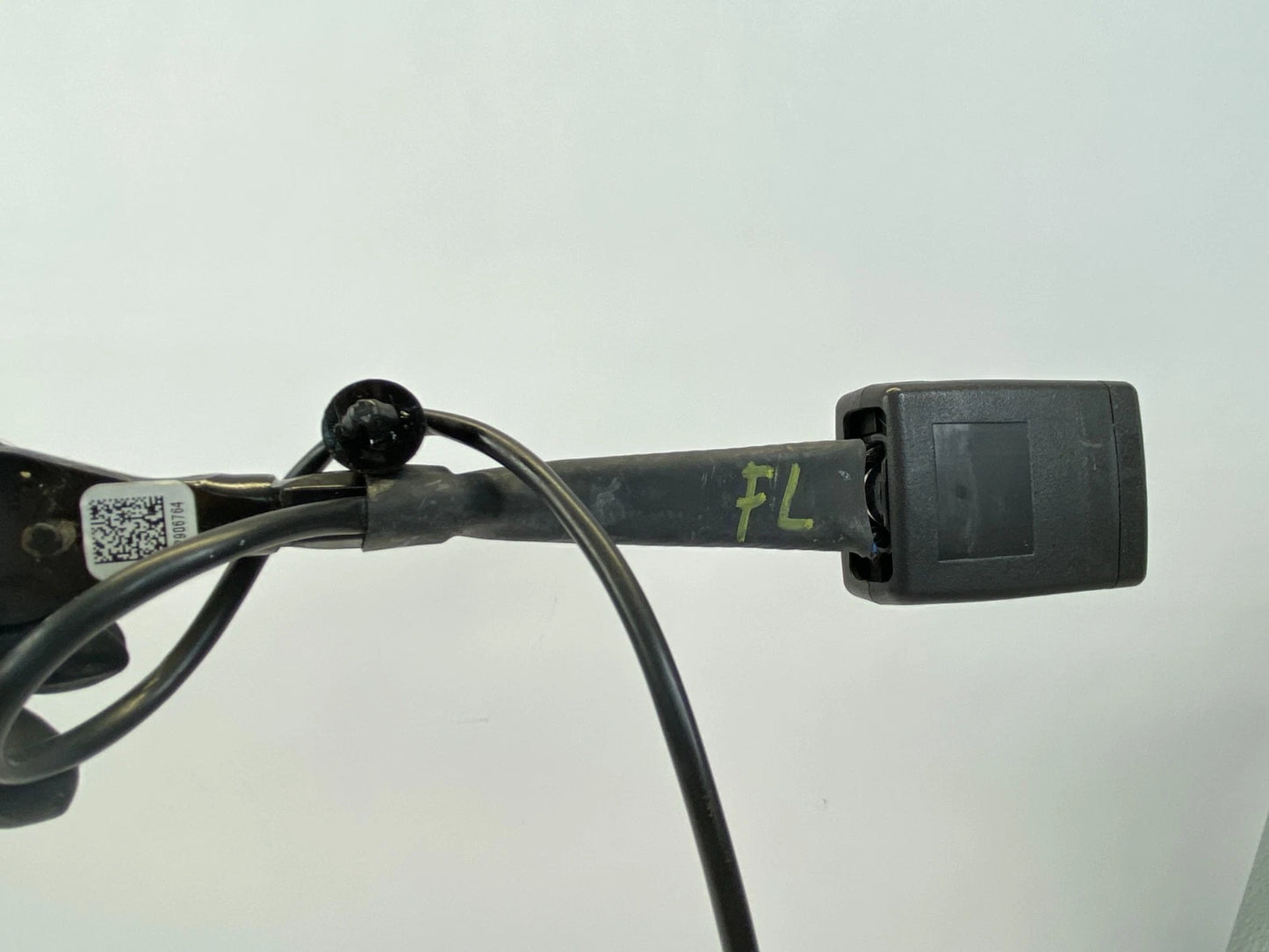 2012-2017 CHEVROLET EQUINOX FRONT LEFT SEAT BELT BUCKLE RECEPTACLE OEM 22906764