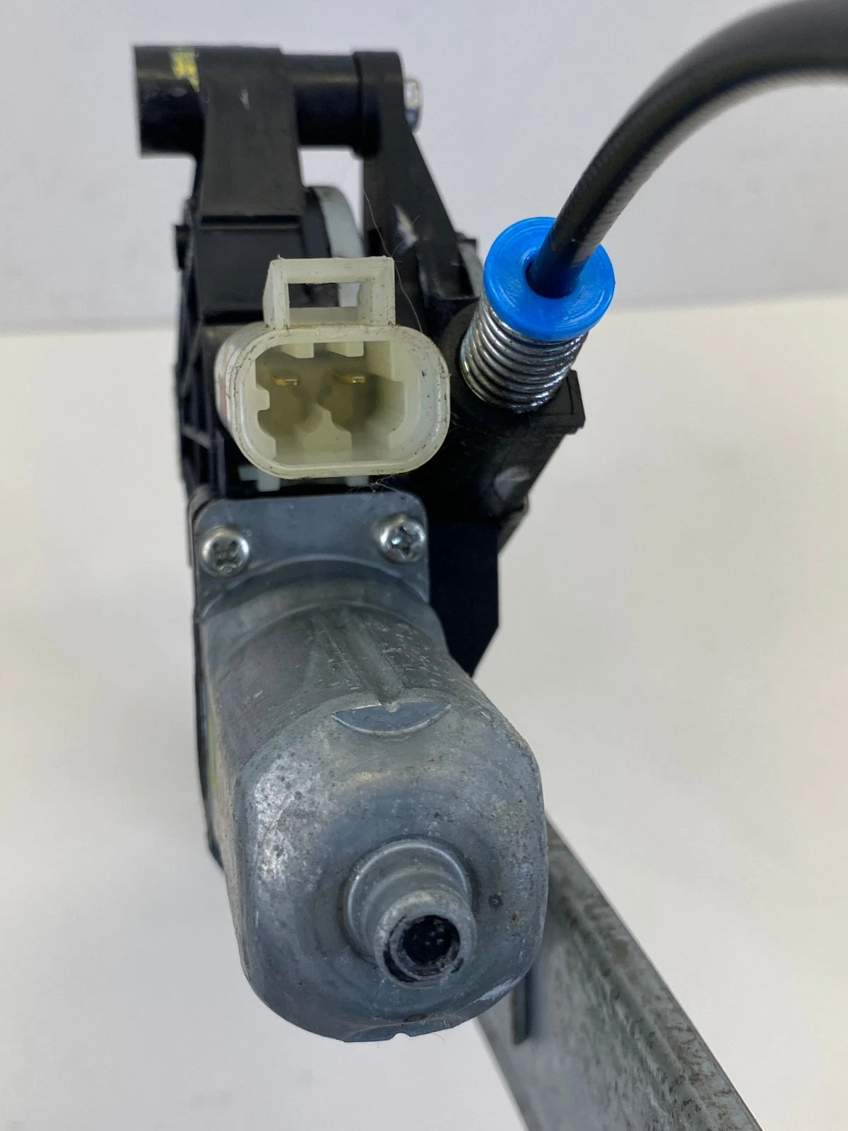 2006-2011 CHEVROLET HHR REAR LEFT POWER WINDOW REGULATOR MOTOR OEM 2621003462