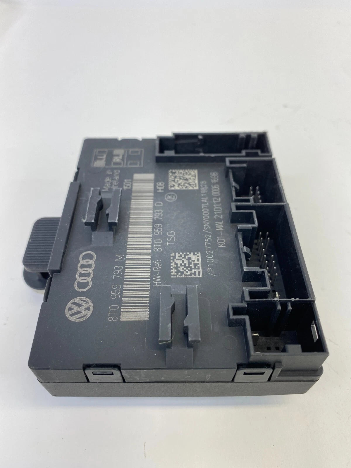 11-13 AUDI A4 QUATTRO FRONT LEFT SIDE DOOR LOCKING CONTROL MODULE 8T0-959-793-M