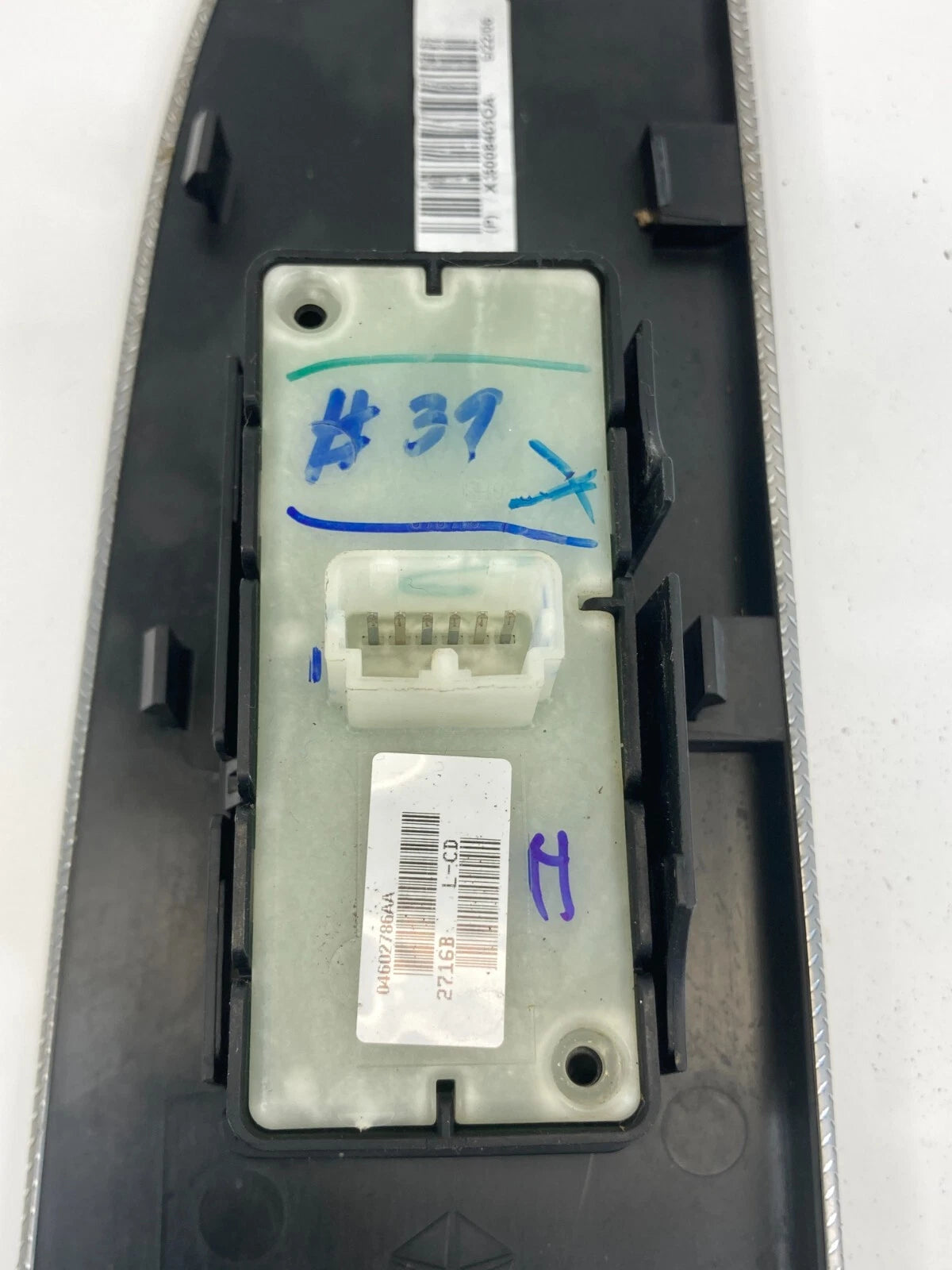 2007-2010 JEEP COMMANDER FRONT RIGHT PASSENGER WINDOW SWITCH 04602786AA OEM