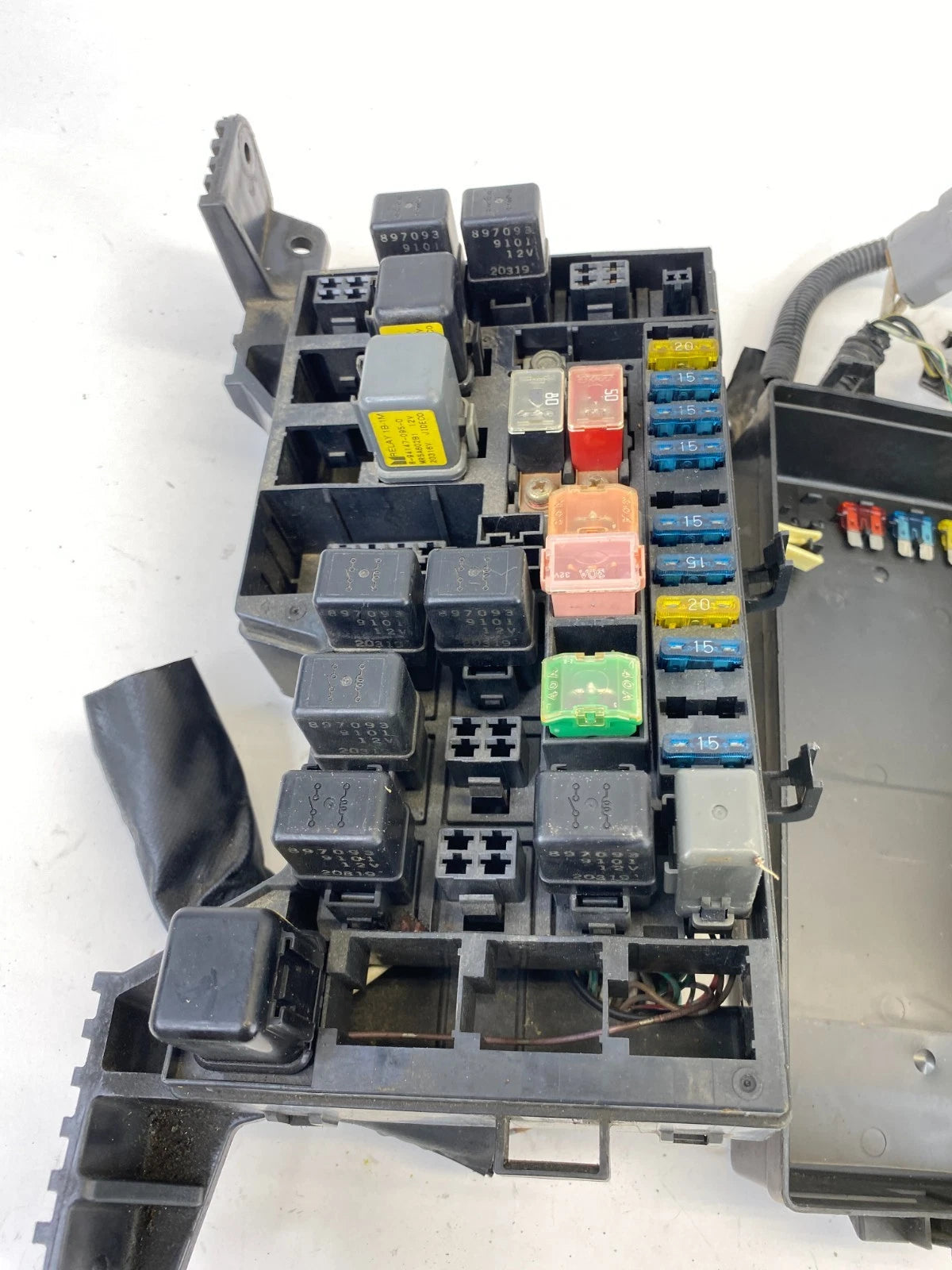 1992-2002 ISUZU TROOPER ENGINE FUSE AND RELAY BLOCK BOX ASSEMBLY OEM