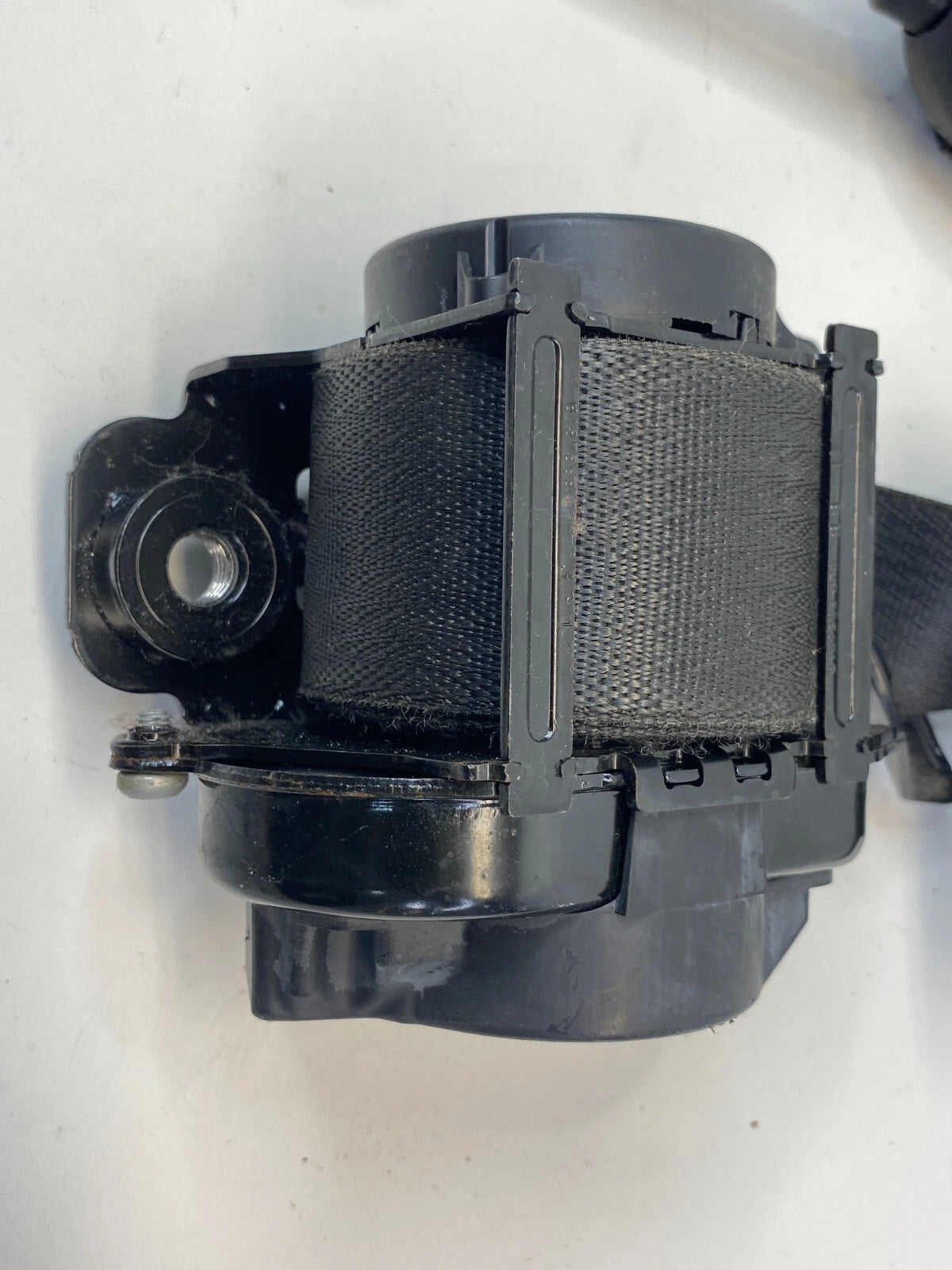 2015-2017 CHEVY SONIC FRONT LEFT DRIVER SIDE SEAT BELT RETRACTOR 617631900C OEM