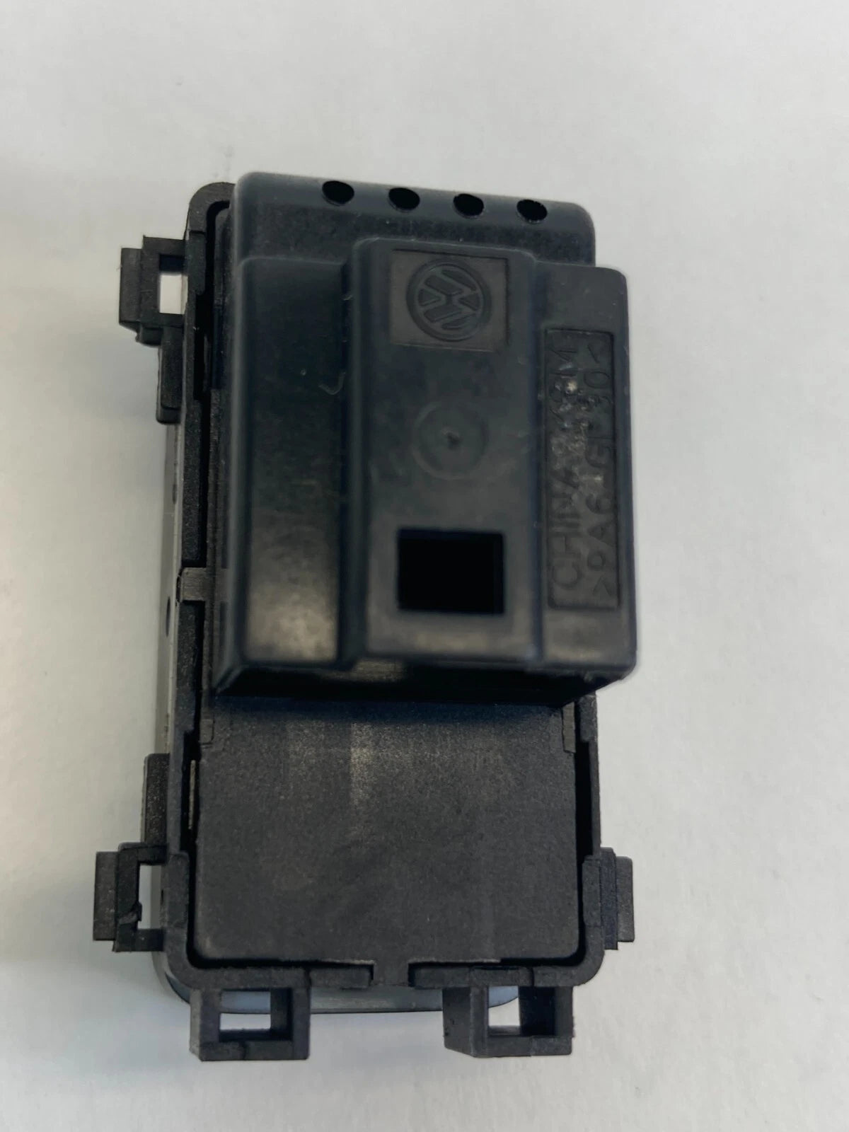 2011-2018 VOLKSWAGEN JETTA CENTER CONSOLE REAR SIDE LOCK BUTTON SWITCH 5C6962125