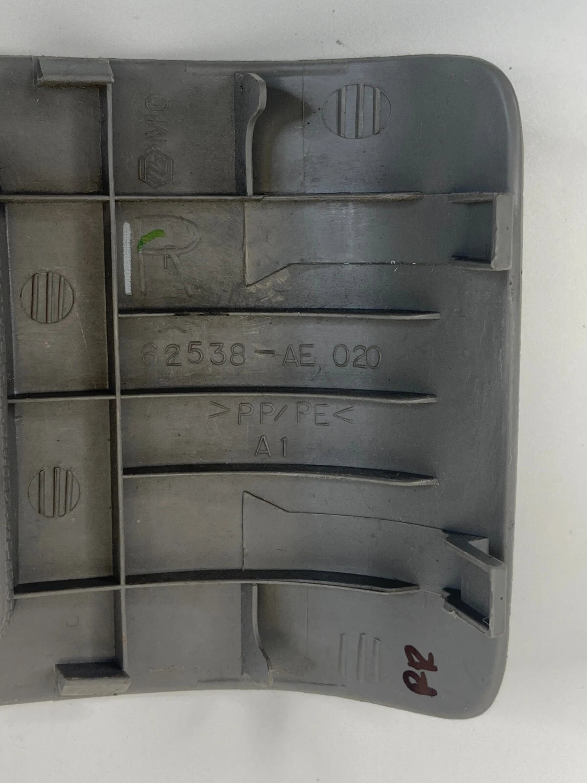 04-10 TOYOTA SIENNA REAR RIGHT INNER COURTESY LIGHT COVER TRIM 62538-AE020 OEM